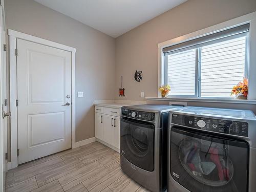 1535 Emerald Drive, Kamloops, BC - Indoor Photo Showing Laundry Room