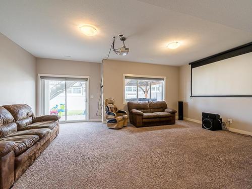 1535 Emerald Drive, Kamloops, BC - Indoor Photo Showing Living Room