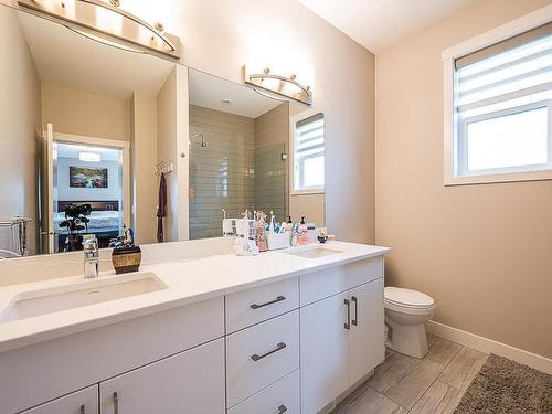 1535 Emerald Drive, Kamloops, BC - Indoor Photo Showing Bathroom