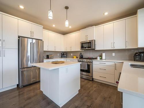 1535 Emerald Drive, Kamloops, BC - Indoor Photo Showing Kitchen