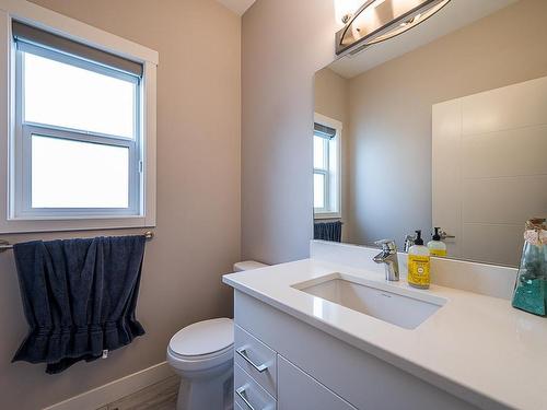 1535 Emerald Drive, Kamloops, BC - Indoor Photo Showing Bathroom