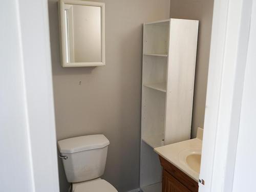 1721 Chasm Road, Clinton, BC - Indoor Photo Showing Bathroom