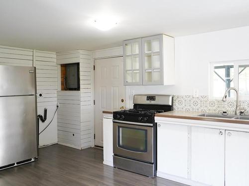 1721 Chasm Road, Clinton, BC - Indoor Photo Showing Kitchen