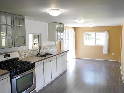 1721 Chasm Road, Clinton, BC - Indoor Photo Showing Kitchen With Double Sink