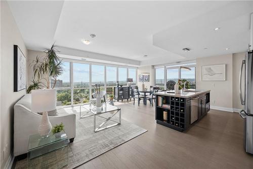 2025 Maria Street|Unit #1508, Burlington, ON - Indoor Photo Showing Living Room