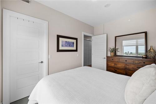 2025 Maria Street|Unit #1508, Burlington, ON - Indoor Photo Showing Bedroom