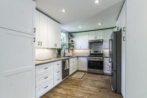 136 East 21St Street, Hamilton, ON - Indoor Photo Showing Kitchen With Upgraded Kitchen