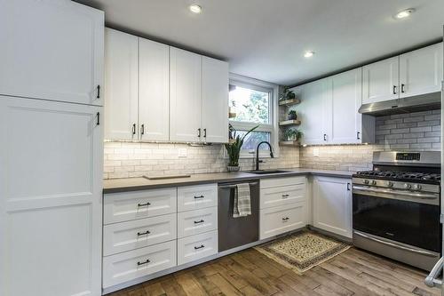 136 East 21St Street, Hamilton, ON - Indoor Photo Showing Kitchen