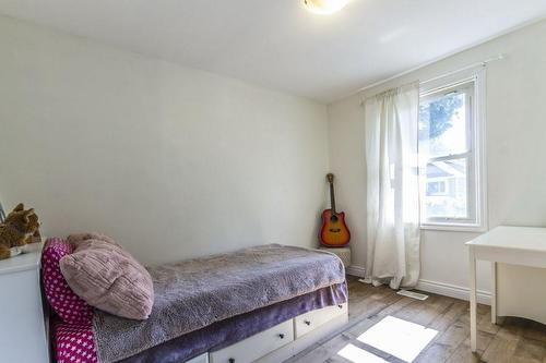 136 East 21St Street, Hamilton, ON - Indoor Photo Showing Bedroom