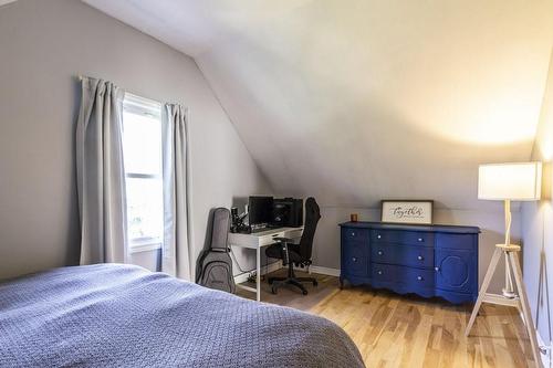 136 East 21St Street, Hamilton, ON - Indoor Photo Showing Bedroom