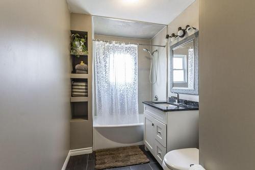 136 East 21St Street, Hamilton, ON - Indoor Photo Showing Bathroom