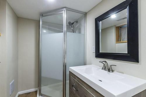 136 East 21St Street, Hamilton, ON - Indoor Photo Showing Bathroom