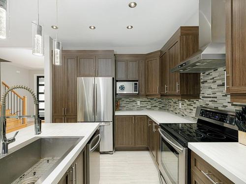 Kitchen - 424 Rue Marc-André, Saint-Colomban, QC - Indoor Photo Showing Kitchen With Upgraded Kitchen