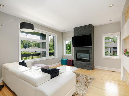 Living room - 424 Rue Marc-André, Saint-Colomban, QC - Indoor Photo Showing Living Room With Fireplace