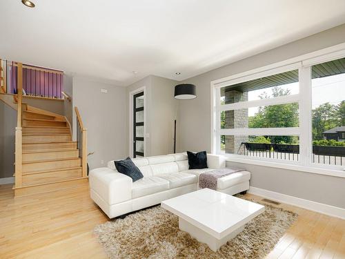 Living room - 424 Rue Marc-André, Saint-Colomban, QC - Indoor Photo Showing Living Room