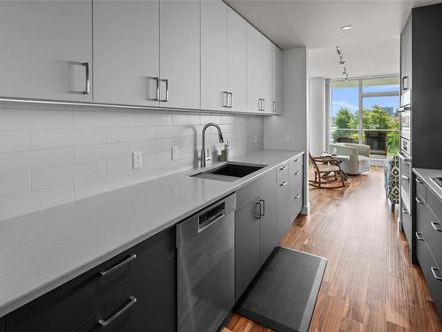 314-68 Songhees Rd, Victoria, BC - Indoor Photo Showing Kitchen With Upgraded Kitchen