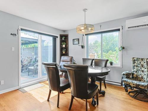 Salle Ã  manger - 28 Rue Poupart, Châteauguay, QC - Indoor Photo Showing Dining Room