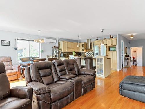 Vue d'ensemble - 28 Rue Poupart, Châteauguay, QC - Indoor Photo Showing Living Room