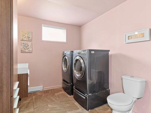 Powder room - 28 Rue Poupart, Châteauguay, QC - Indoor Photo Showing Laundry Room