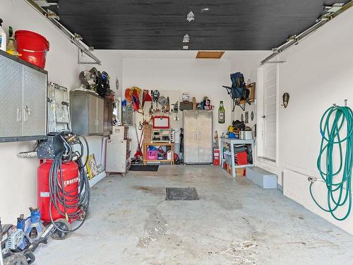 Garage - 28 Rue Poupart, Châteauguay, QC - Indoor Photo Showing Garage