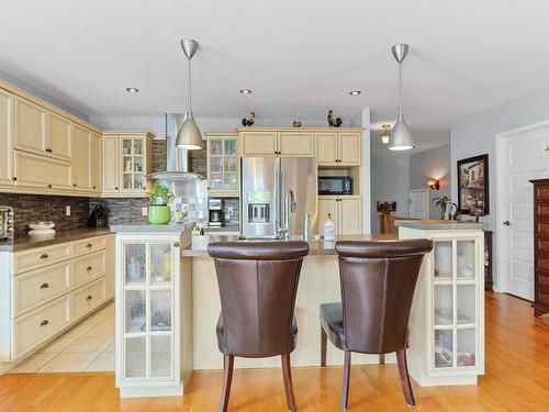 Cuisine - 28 Rue Poupart, Châteauguay, QC - Indoor Photo Showing Kitchen With Upgraded Kitchen