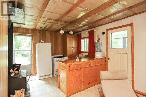 Devil'S Lake, Whitman Township, ON - Indoor Photo Showing Kitchen