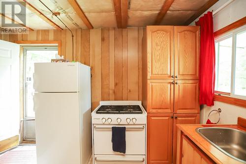 Devil'S Lake, Whitman Township, ON - Indoor Photo Showing Kitchen