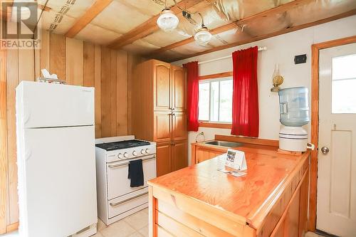 Devil'S Lake, Whitman Township, ON - Indoor Photo Showing Kitchen