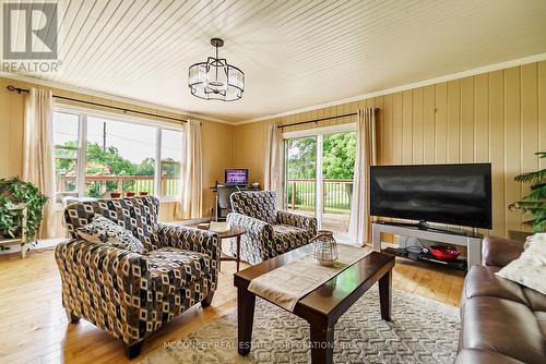 2475 Jermyn Line, Peterborough (Otonabee), ON - Indoor Photo Showing Living Room