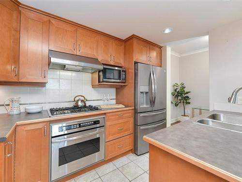 508-21 Dallas Rd, Victoria, BC - Indoor Photo Showing Kitchen With Double Sink