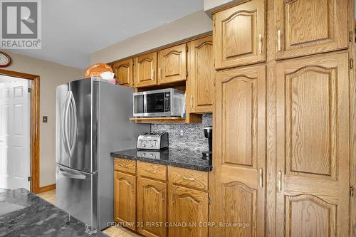 35 Monte Vista Crescent, London, ON - Indoor Photo Showing Kitchen