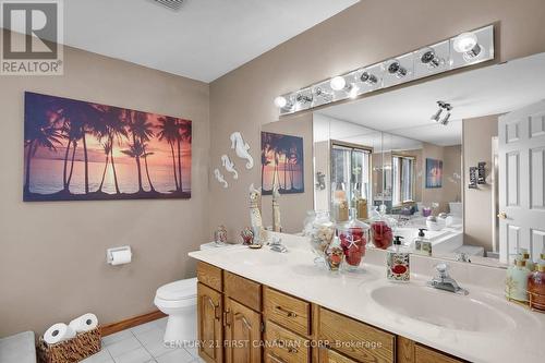 35 Monte Vista Crescent, London, ON - Indoor Photo Showing Bathroom