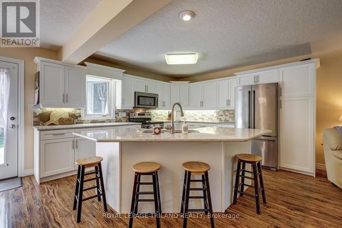 31 Symphony Court, St. Thomas, ON - Indoor Photo Showing Kitchen With Upgraded Kitchen