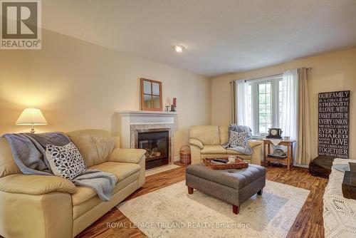 31 Symphony Court, St. Thomas, ON - Indoor Photo Showing Living Room With Fireplace