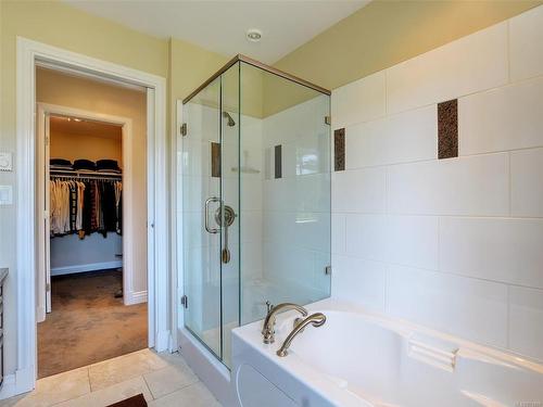 401-1335 Bear Mountain Pkwy, Langford, BC - Indoor Photo Showing Bathroom