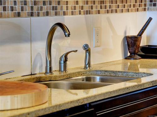 401-1335 Bear Mountain Pkwy, Langford, BC - Indoor Photo Showing Kitchen With Double Sink