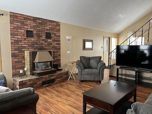 1060 Cornwall Avenue N, Fort Frances, ON - Indoor Photo Showing Living Room With Fireplace