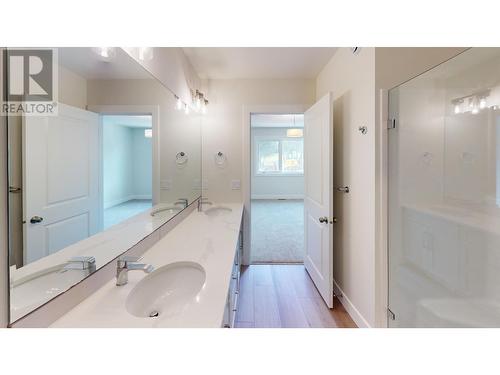 349 Legacy Lookout Unit# B, Cranbrook, BC - Indoor Photo Showing Bathroom