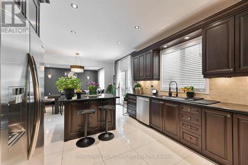 27 Pathlane Road, Richmond Hill (Langstaff), ON - Indoor Photo Showing Kitchen With Upgraded Kitchen