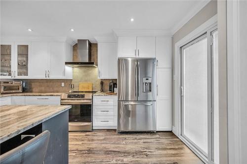 25 Lindsay Drive, Haldimand County, ON - Indoor Photo Showing Kitchen With Upgraded Kitchen