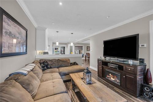 25 Lindsay Drive, Haldimand County, ON - Indoor Photo Showing Living Room