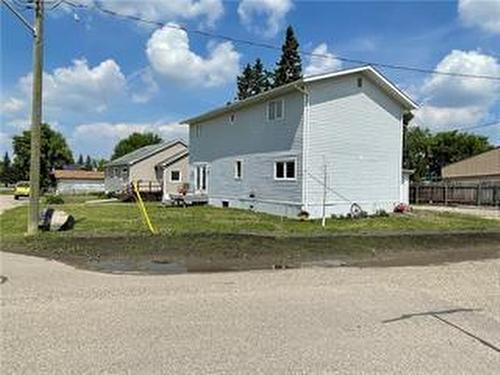 19 Maple Avenue W, Hamiota, MB - Outdoor