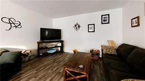 19 Maple Avenue W, Hamiota, MB - Indoor Photo Showing Living Room