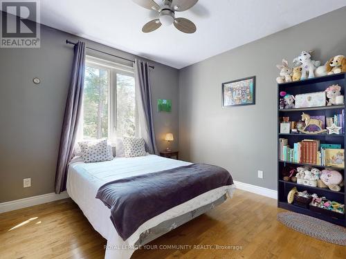 122 Trout Lane, Tiny, ON - Indoor Photo Showing Bedroom