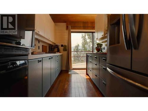 6473 Squilax Anglemont Road, Magna Bay, BC - Indoor Photo Showing Kitchen