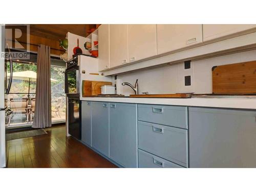 6473 Squilax Anglemont Road, Magna Bay, BC - Indoor Photo Showing Kitchen