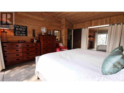 6473 Squilax Anglemont Road, Magna Bay, BC - Indoor Photo Showing Bedroom