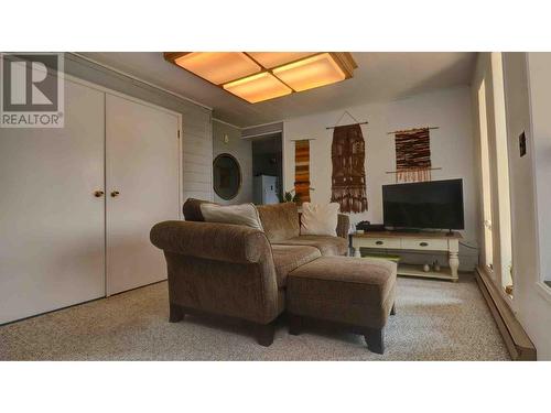 6473 Squilax Anglemont Road, Magna Bay, BC - Indoor Photo Showing Living Room