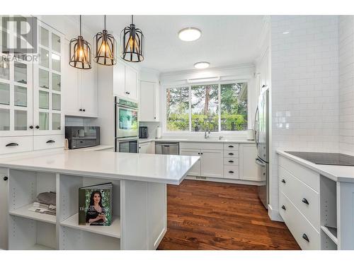 4534 Gallaghers Edgewood Court, Kelowna, BC - Indoor Photo Showing Kitchen With Upgraded Kitchen