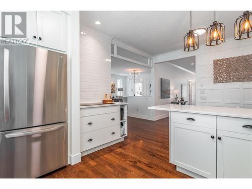 4534 Gallaghers Edgewood Court, Kelowna, BC - Indoor Photo Showing Kitchen